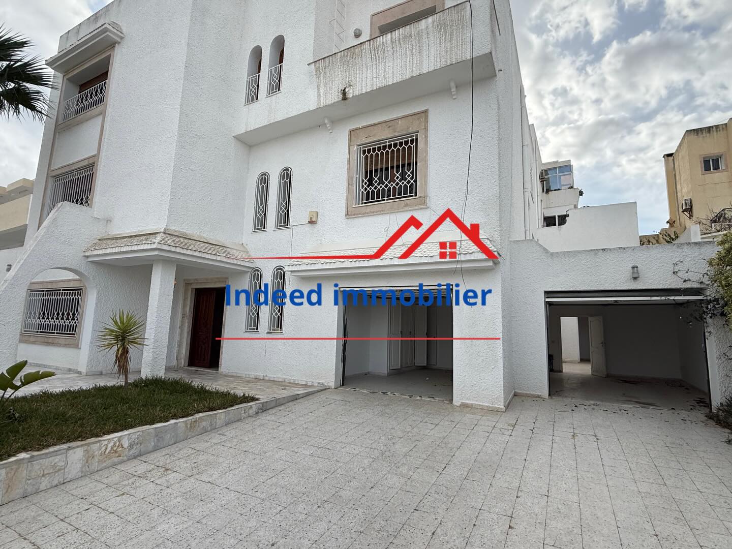 À VENDRE – VILLA DE PRESTIGE R+2 📍 El Menzah 9A