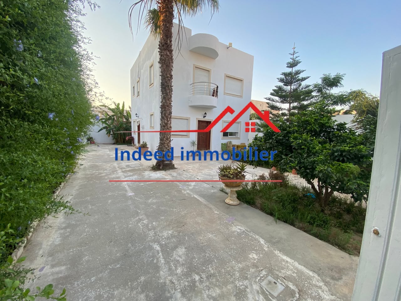 A VENDRE – VILLA S+3 À LA SOUKRA