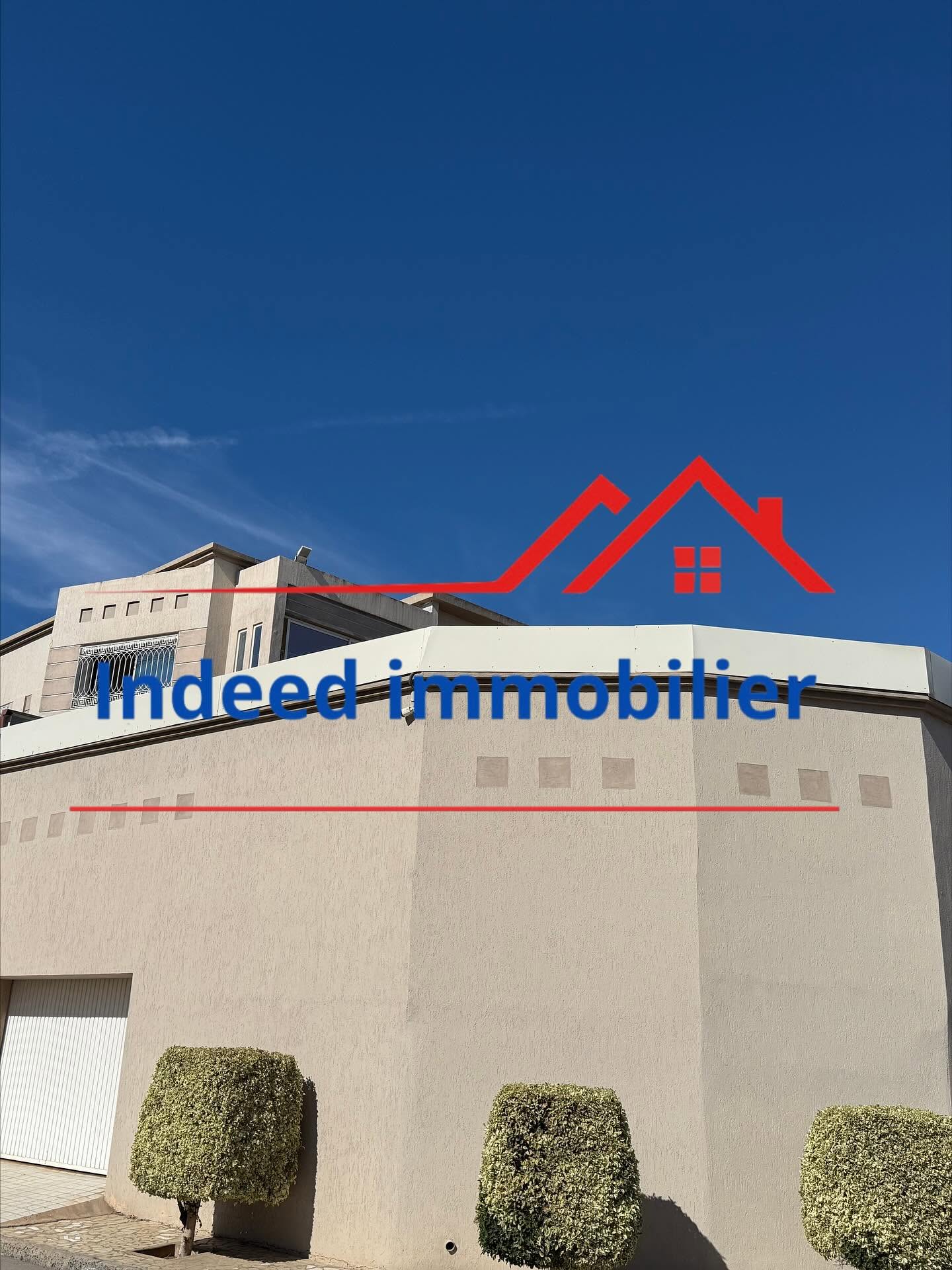 À VENDRE –Villa de Luxe à Ennasr2