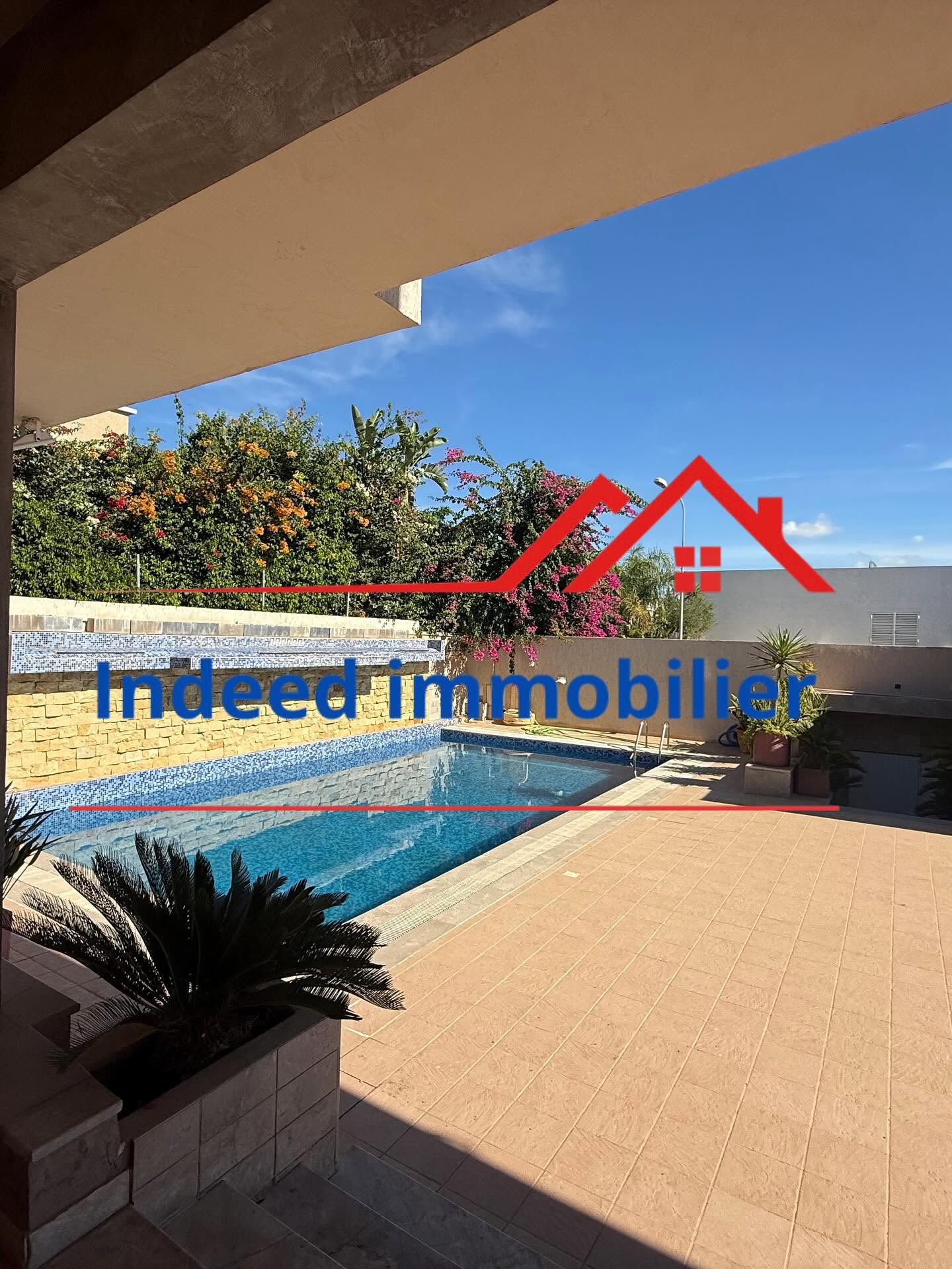 À VENDRE –Villa de Luxe à Ennasr2