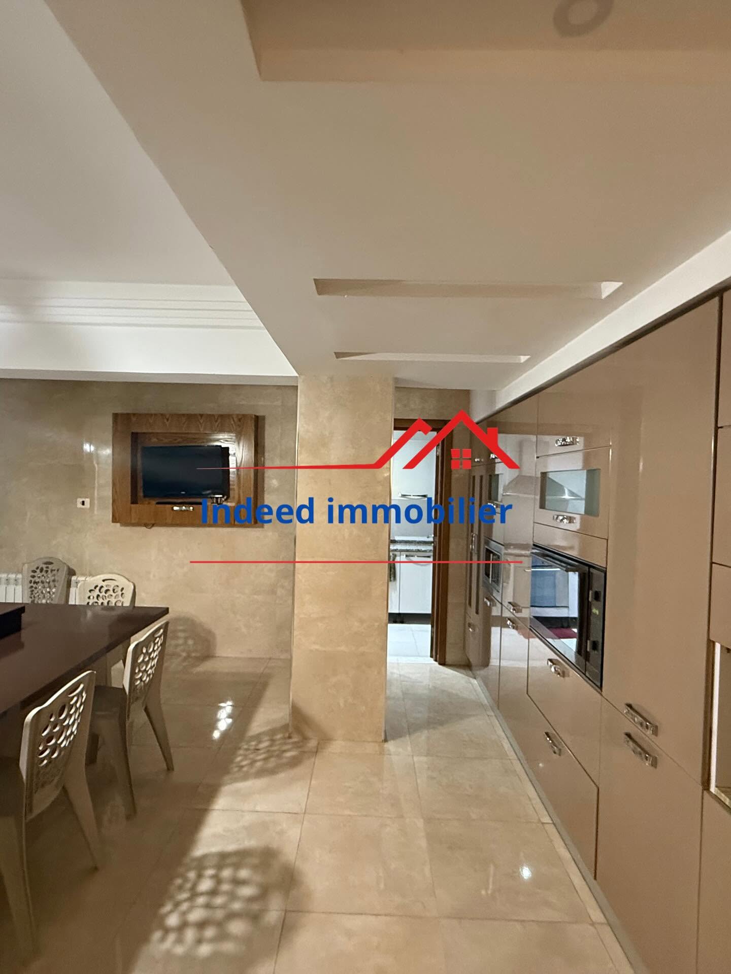 À VENDRE –Villa de Luxe à Ennasr2