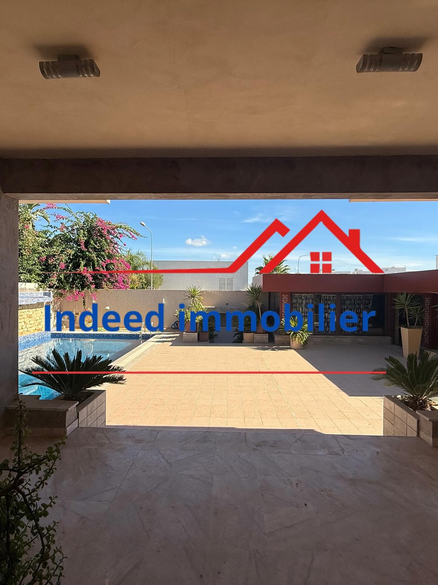À VENDRE –Villa de Luxe à Ennasr2