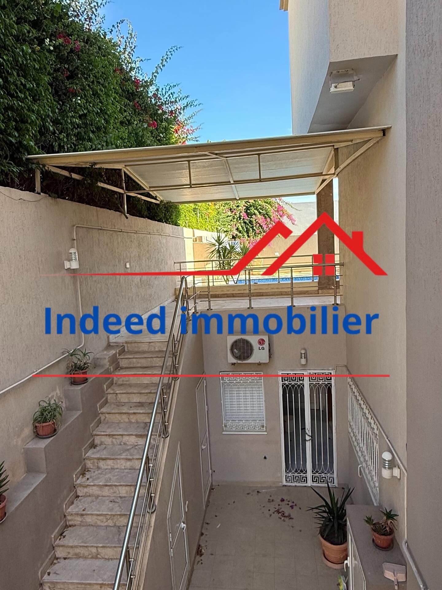 À VENDRE –Villa de Luxe à Ennasr2