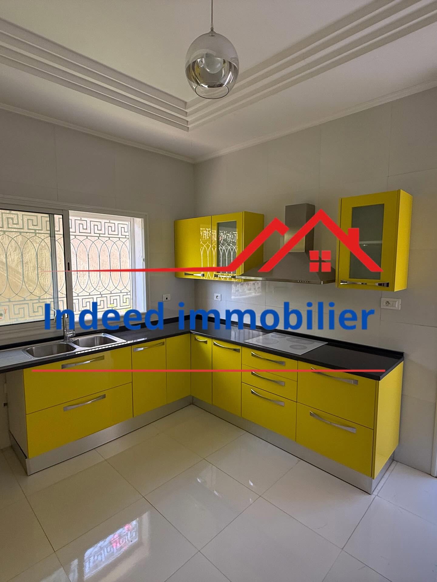 À VENDRE –Villa de Luxe à Ennasr2