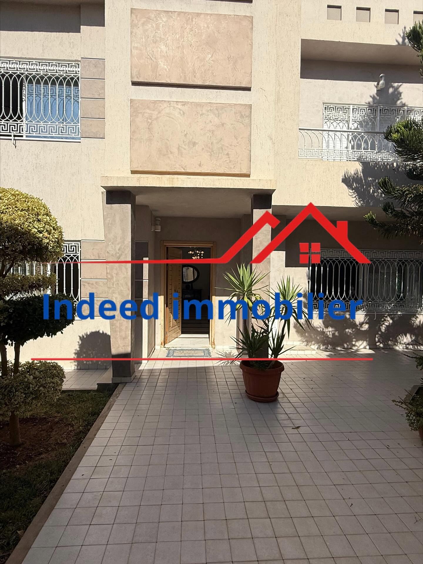 À VENDRE –Villa de Luxe à Ennasr2
