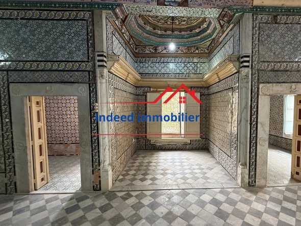  À VENDRE – MAISON AUTHENTIQUE DANS LA MÉDINA DE TUNIS