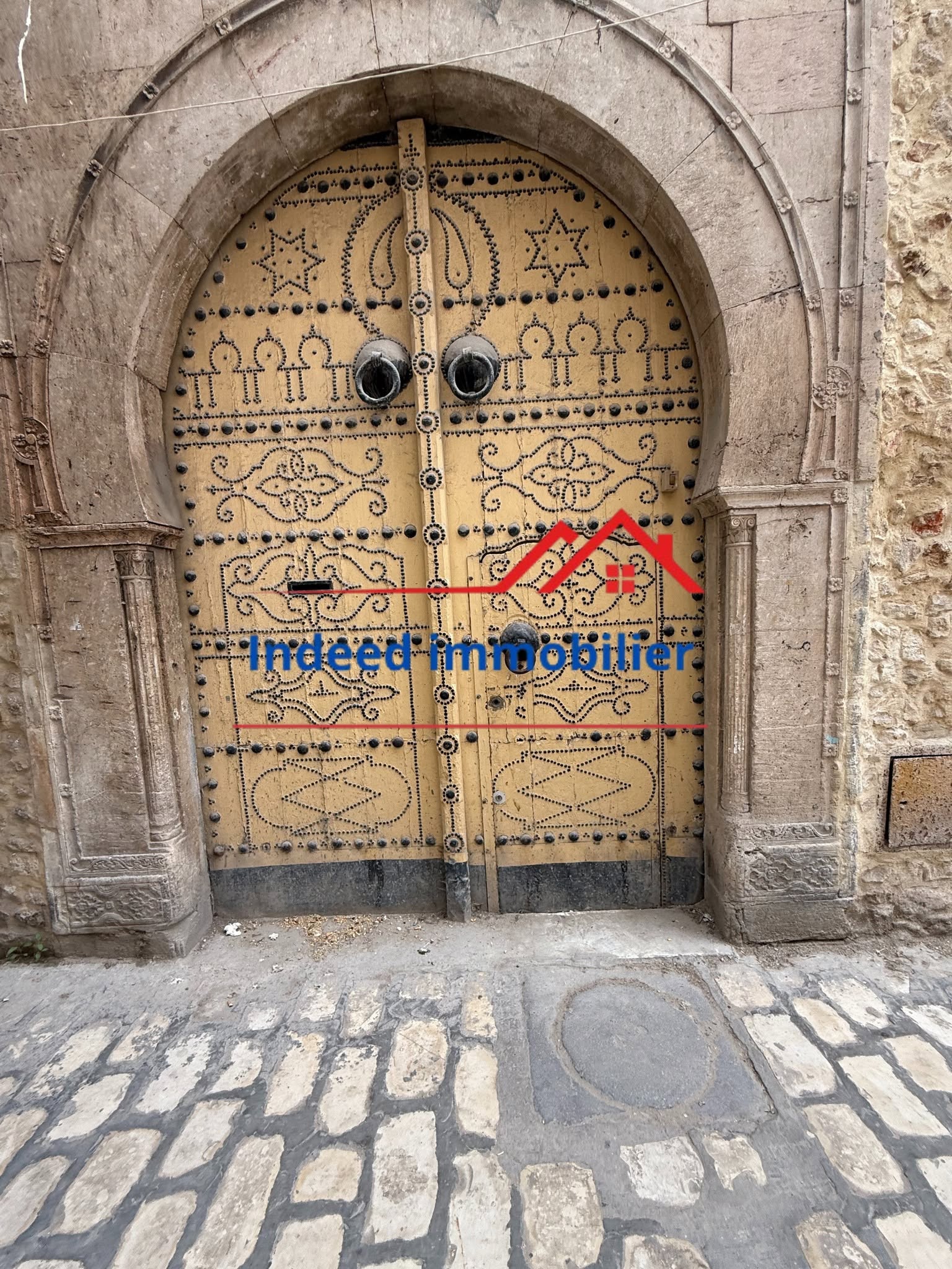  À VENDRE – MAISON AUTHENTIQUE DANS LA MÉDINA DE TUNIS