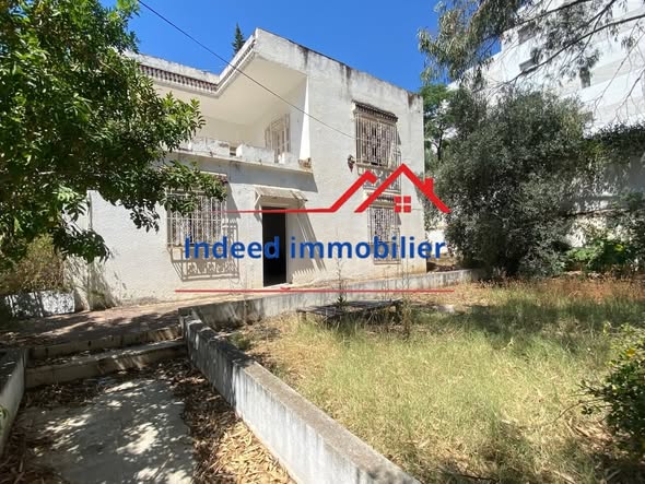  À VENDRE – Villa à rénover à El Manar 2 