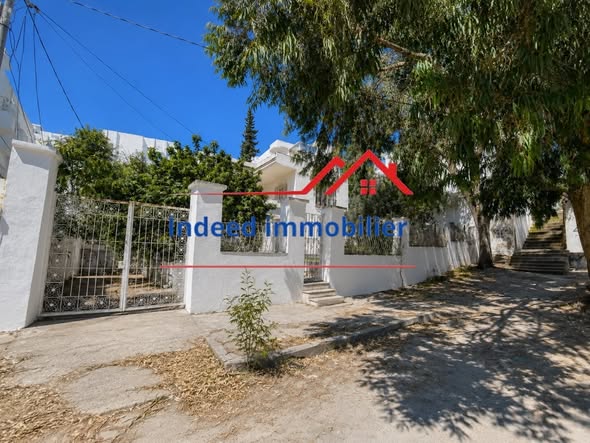  À VENDRE – Villa à rénover à El Manar 2 