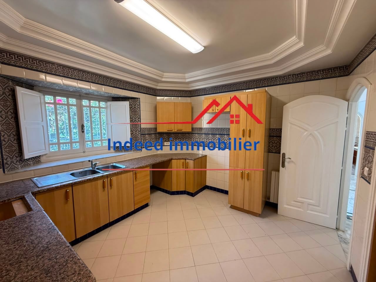  À LOUER – Magnifique Villa S+6 à Cité Les Pins, La Marsa 