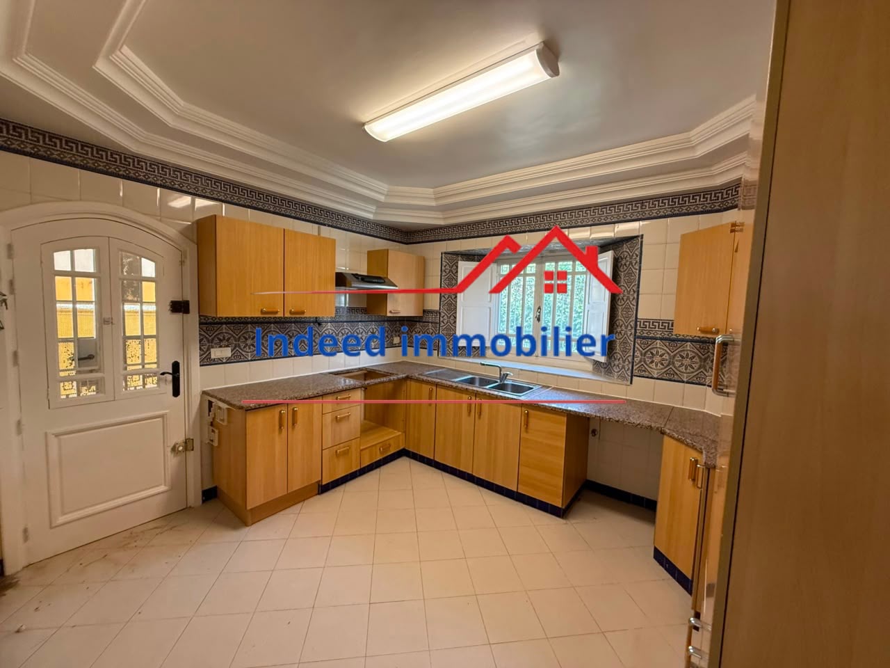  À LOUER – Magnifique Villa S+6 à Cité Les Pins, La Marsa 